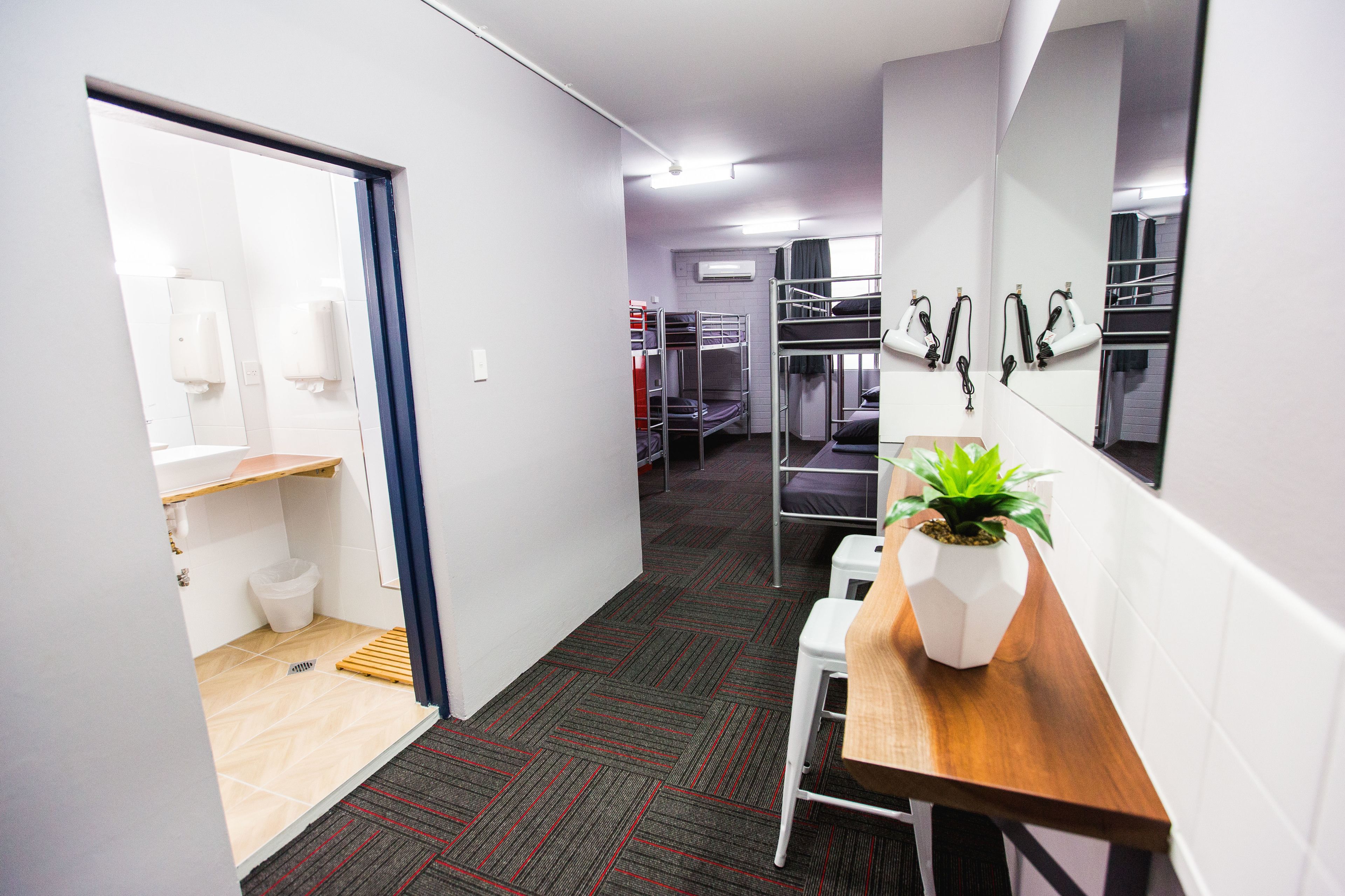 Mad Monkey Backpackers Waterfront