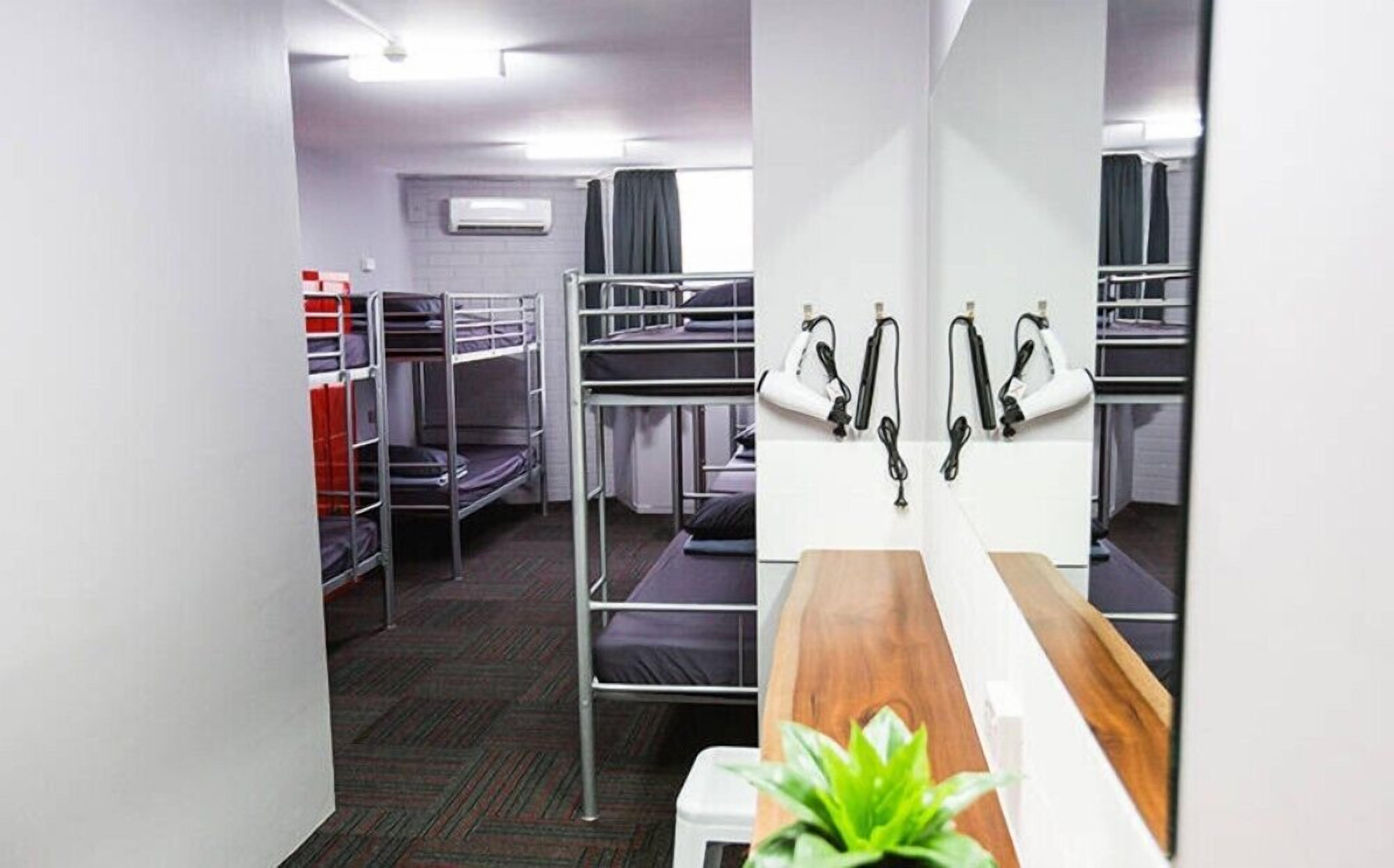 Mad Monkey Backpackers Waterfront