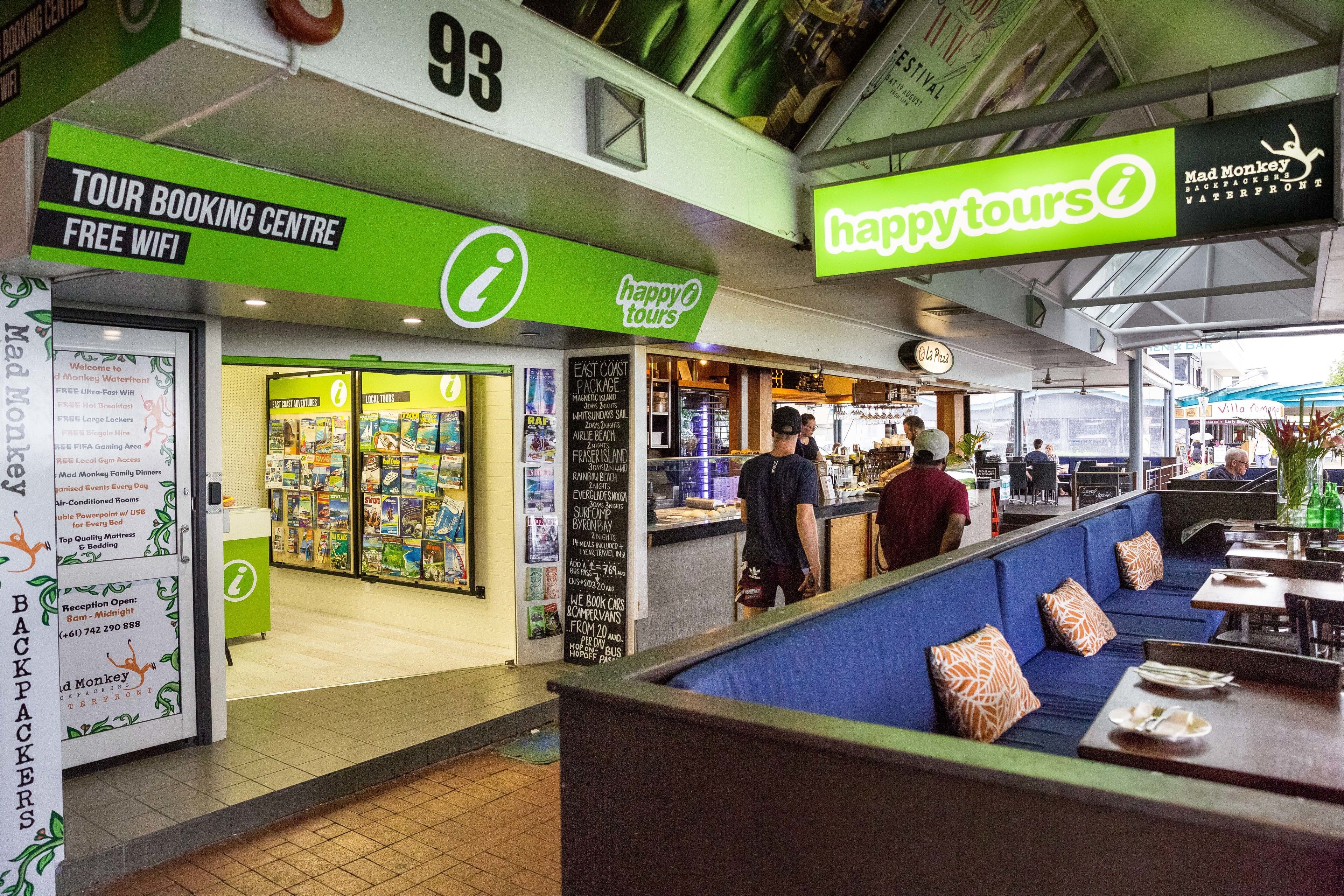 Mad Monkey Backpackers Waterfront