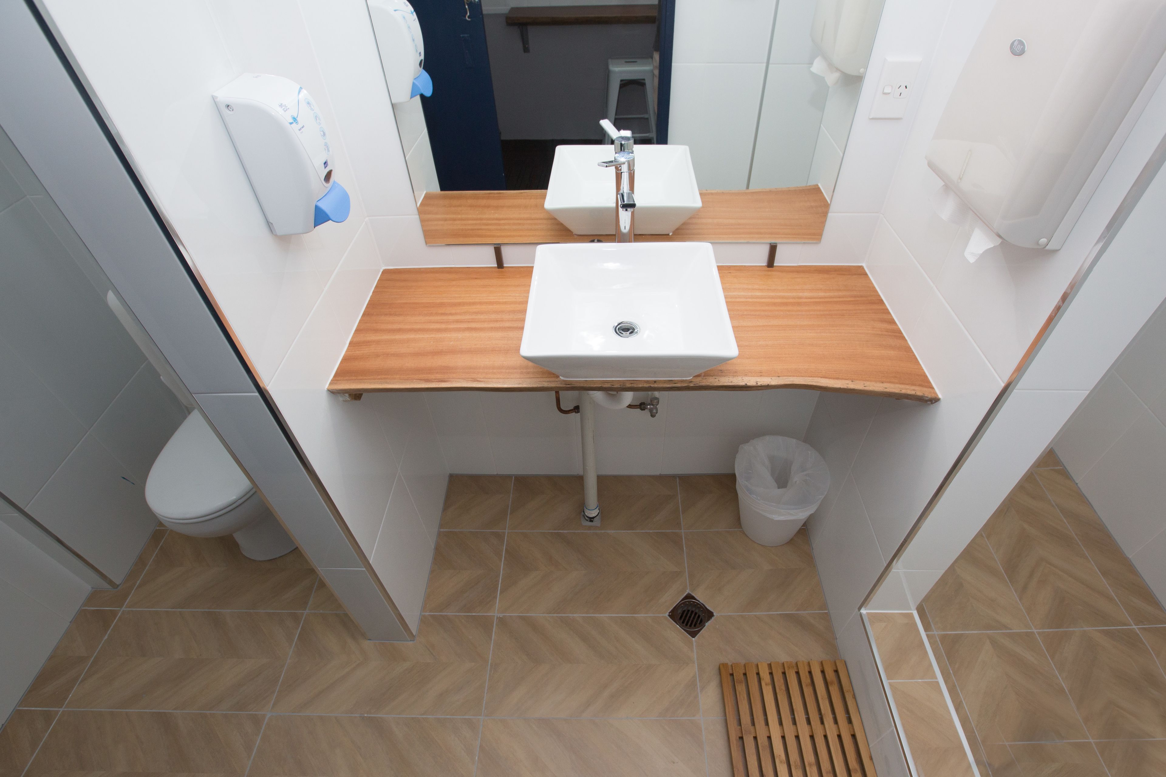 Mad Monkey Backpackers Waterfront