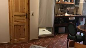 Zimmersafe, Verdunkelungsvorhänge, kostenloses WLAN, Bettwäsche