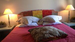 3 bedrooms, individually decorated, individually furnished, desk
