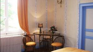 6 chambres, décoration personnalisée, ameublement personnalisé, bureau