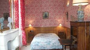 6 chambres, décoration personnalisée, ameublement personnalisé, bureau