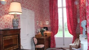 6 chambres, décoration personnalisée, ameublement personnalisé, bureau