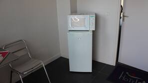 Mini refrigerator