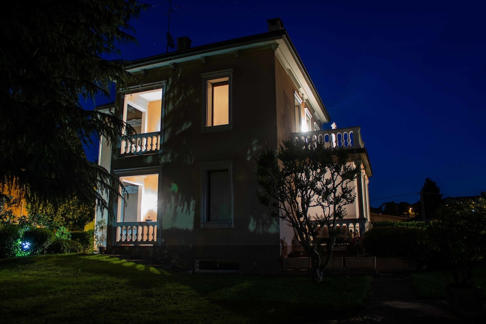 B&B Villa le Rondini in Castronno, Italy