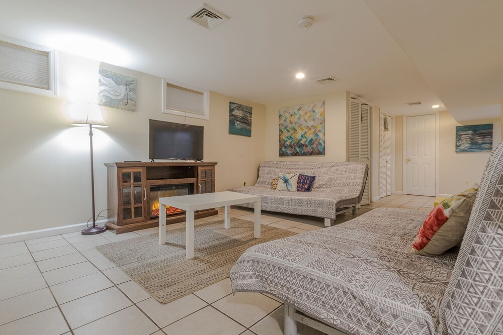 Big 2 Bedroom Duplex Apartmentclose To Nyc In Newark Hotel