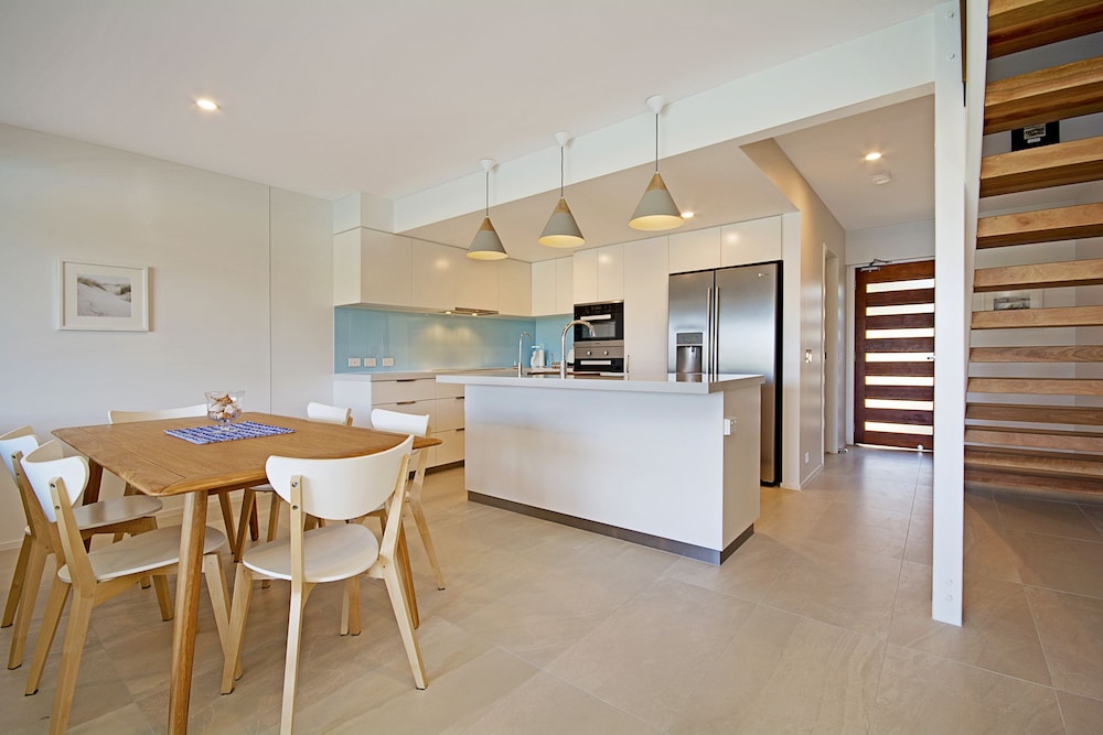 Driftwood Deals & Reviews (Sunshine Coast, AUS) Wotif