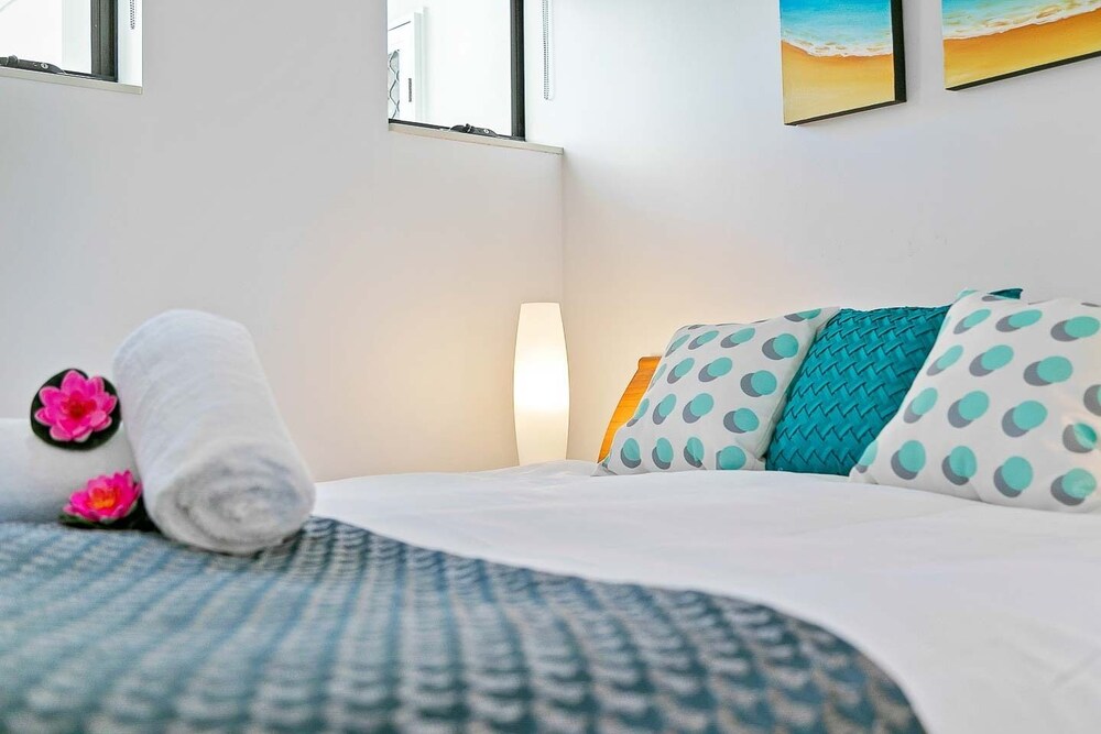 PIER ONE OCEAN VIEW LUXURY APARTMENT HERVEY BAY Best Ocean Views in