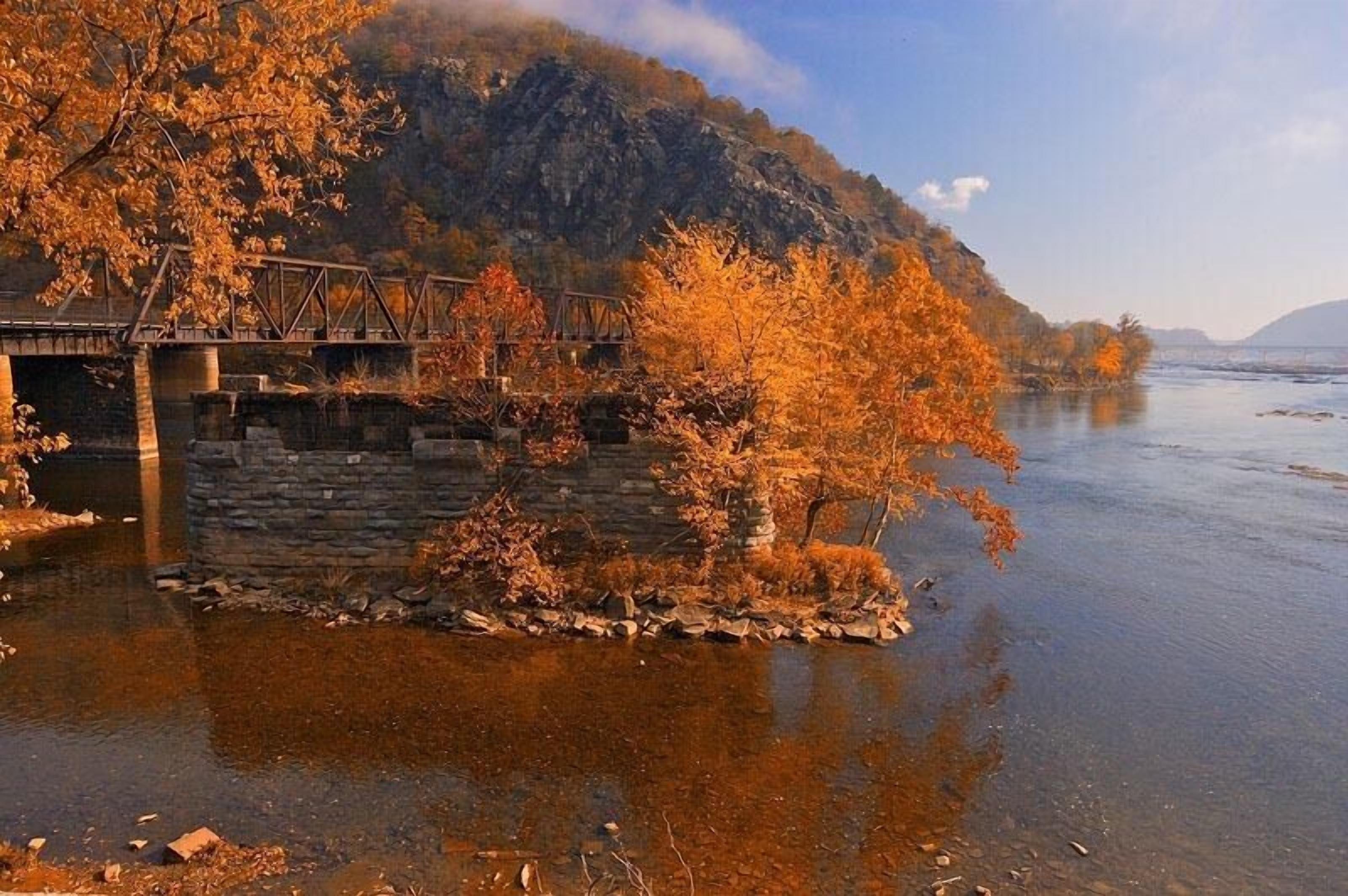 Wonderful Mountain Views.  Walk to Rivers, Parks, Restaurants and Shops. in Martinsburg, United States