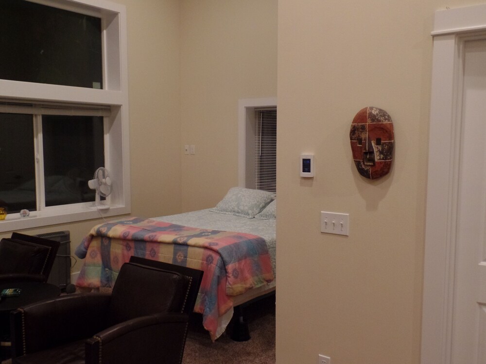 Private Studio Guest Home Near Lake With Hot Tub & Firepit