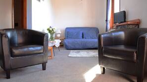1 bedroom, iron/ironing board, linens