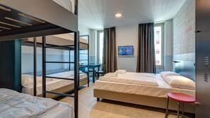 Schreibtisch, schallisolierte Zimmer, Bügeleisen/Bügelbrett