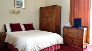 Iron/ironing board, bed sheets