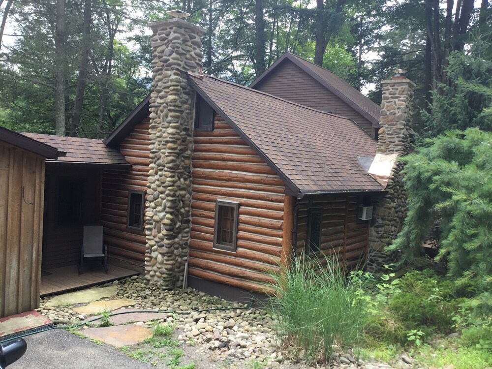 Beautiful Log Home on the Loyalsock Creek ”2018 Pa river of the year
