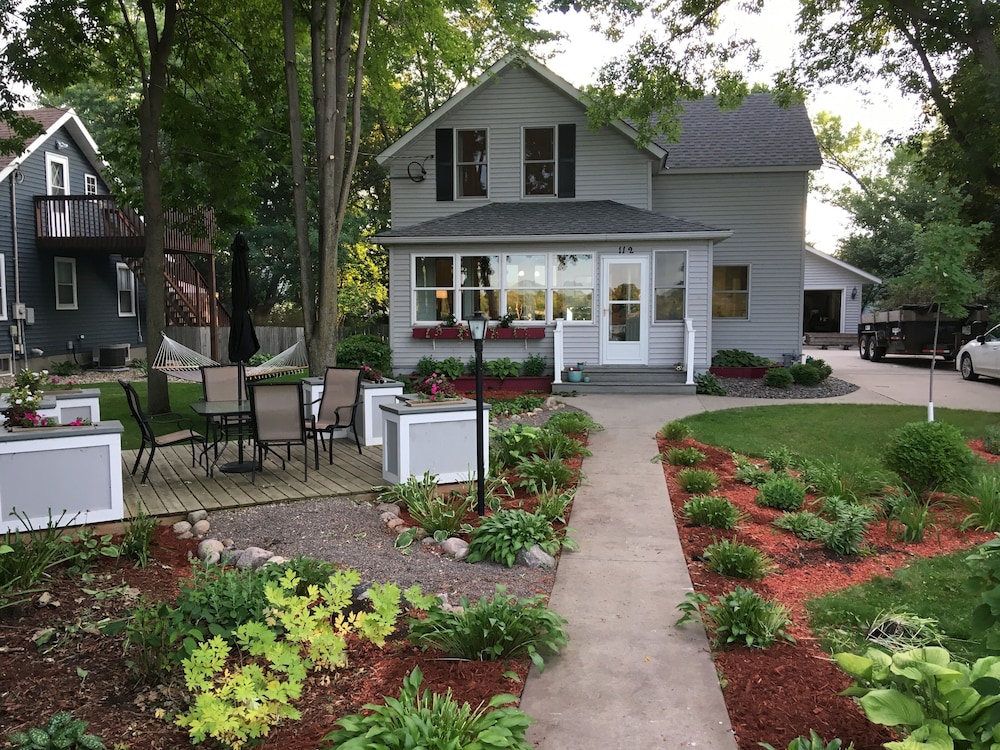 Family Style Home Located on the Mill Pond With Stunning Sunrises in Willmar, United States