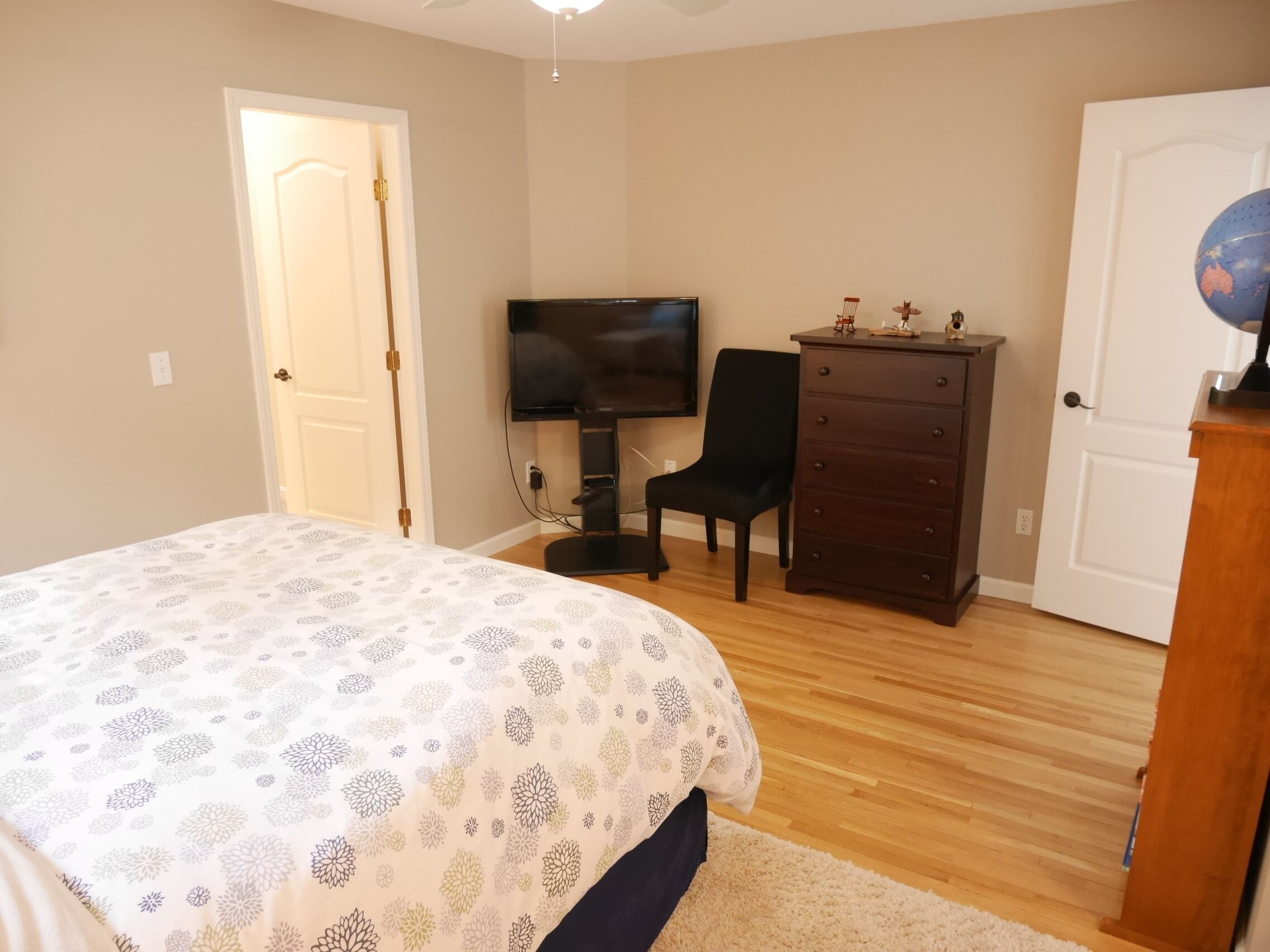 Oceanfront House -- Walk on Beach/Great for Friends and Family Gatherings in Nanaimo, Canada