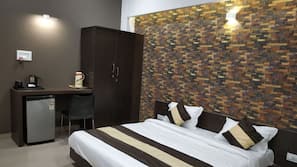 Egyptian cotton sheets, premium bedding, down duvet, pillow top beds