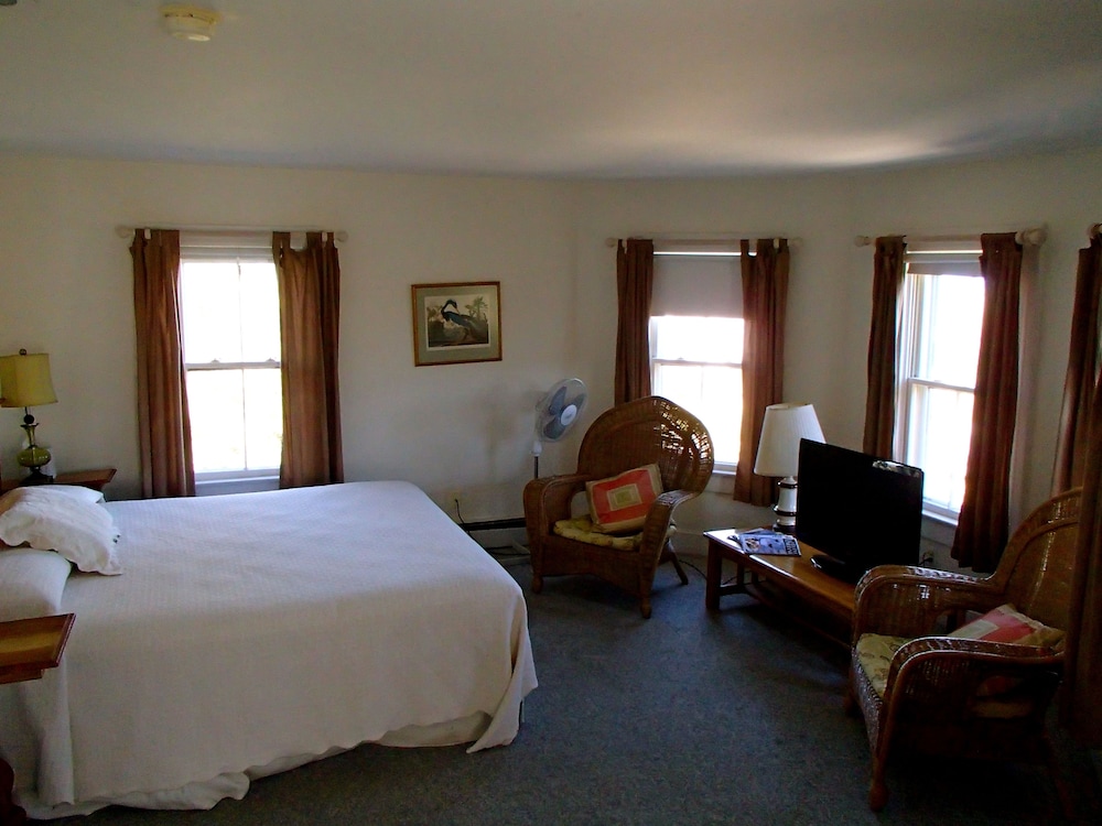Dewey Cottage Block Island Usa Aarp Travel Center