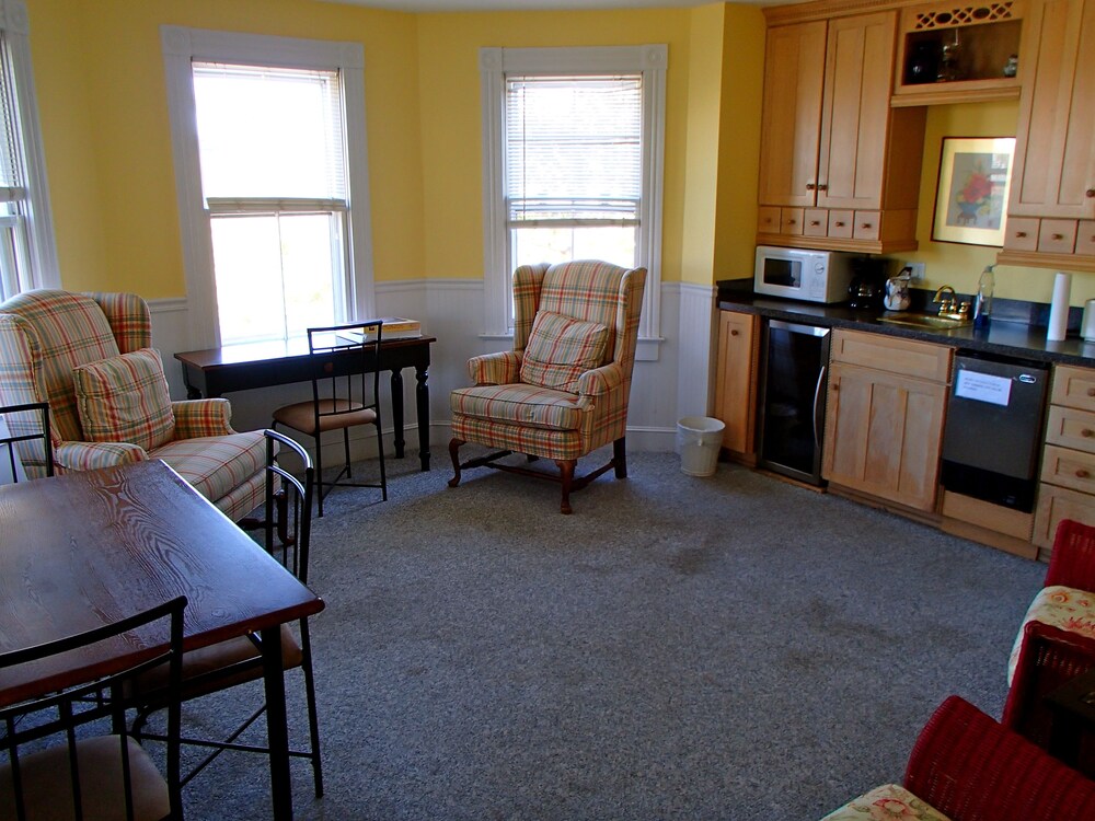 Dewey Cottage In Block Island Cheap Hotel Deals Rates Hotel