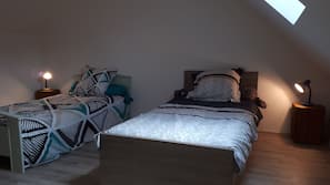 3 bedrooms, iron/ironing board, free cots/infant beds, free WiFi