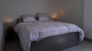3 bedrooms, iron/ironing board, free cots/infant beds, free WiFi
