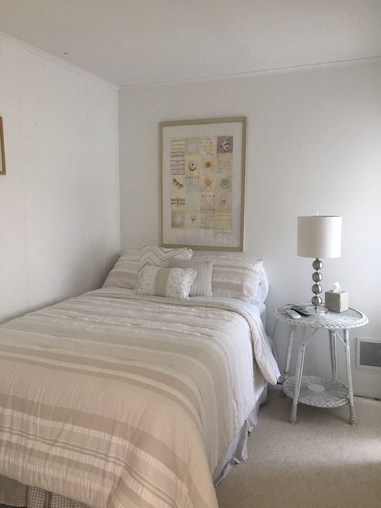 New Listing! 3 Bedroom/2 bath Oceanfront Duplex on Dune road Westhampton Vrbo