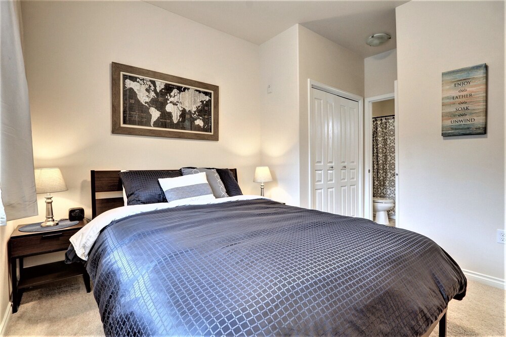 THE HIGHTOWER SUITE- A Luxury top floor Condo in the Center of Girdwood ...