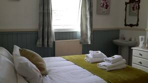 Iron/ironing board, free WiFi, linens