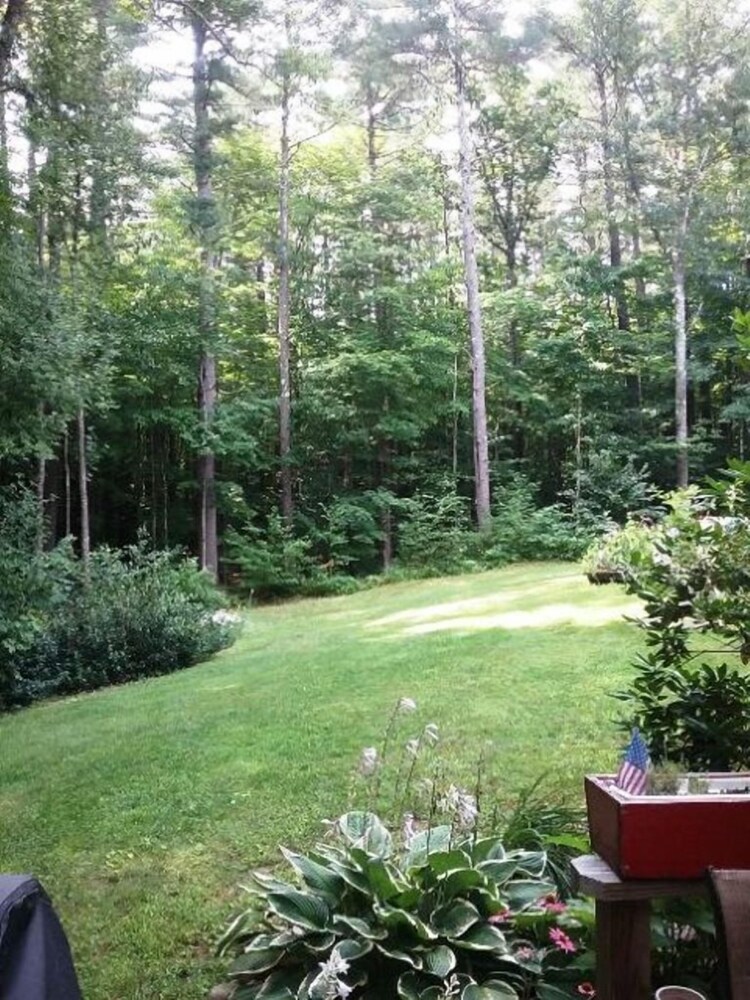 Spacious Linderhof Condo right across from Storyland! Near major ski