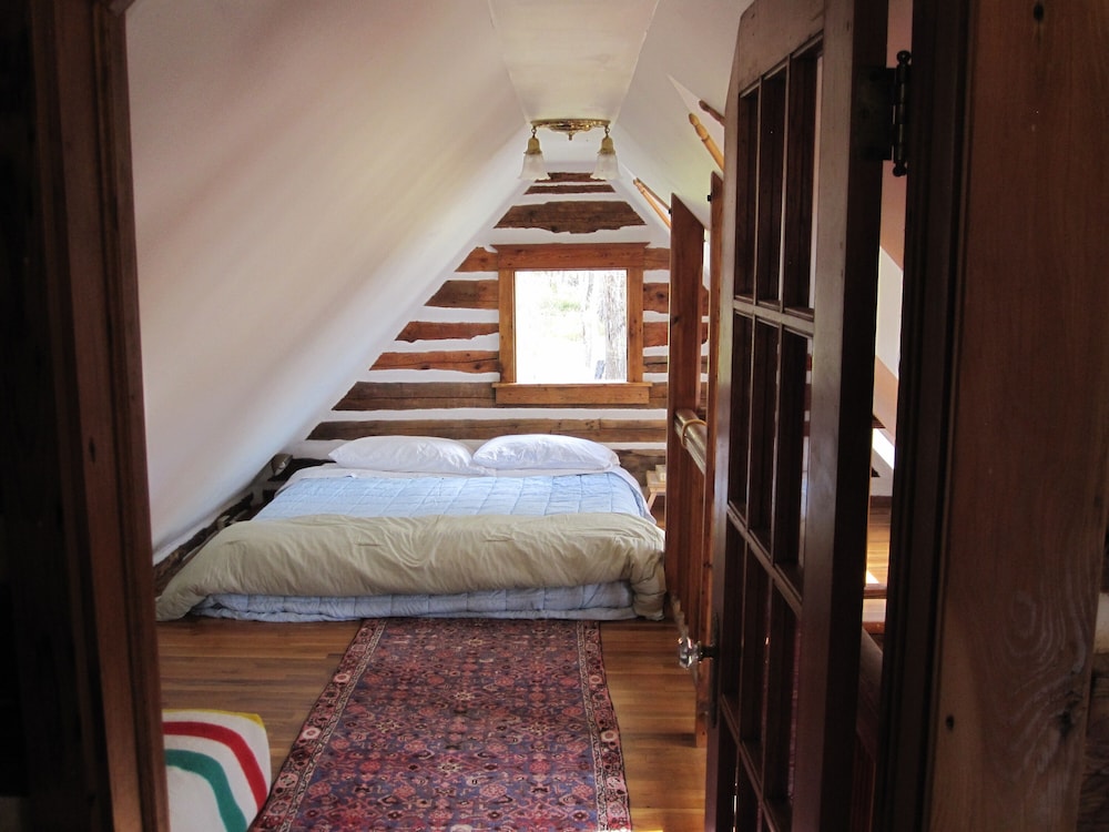 Historic 2 Story Hand Hewn Log Cabin Next To Yellowstone Park