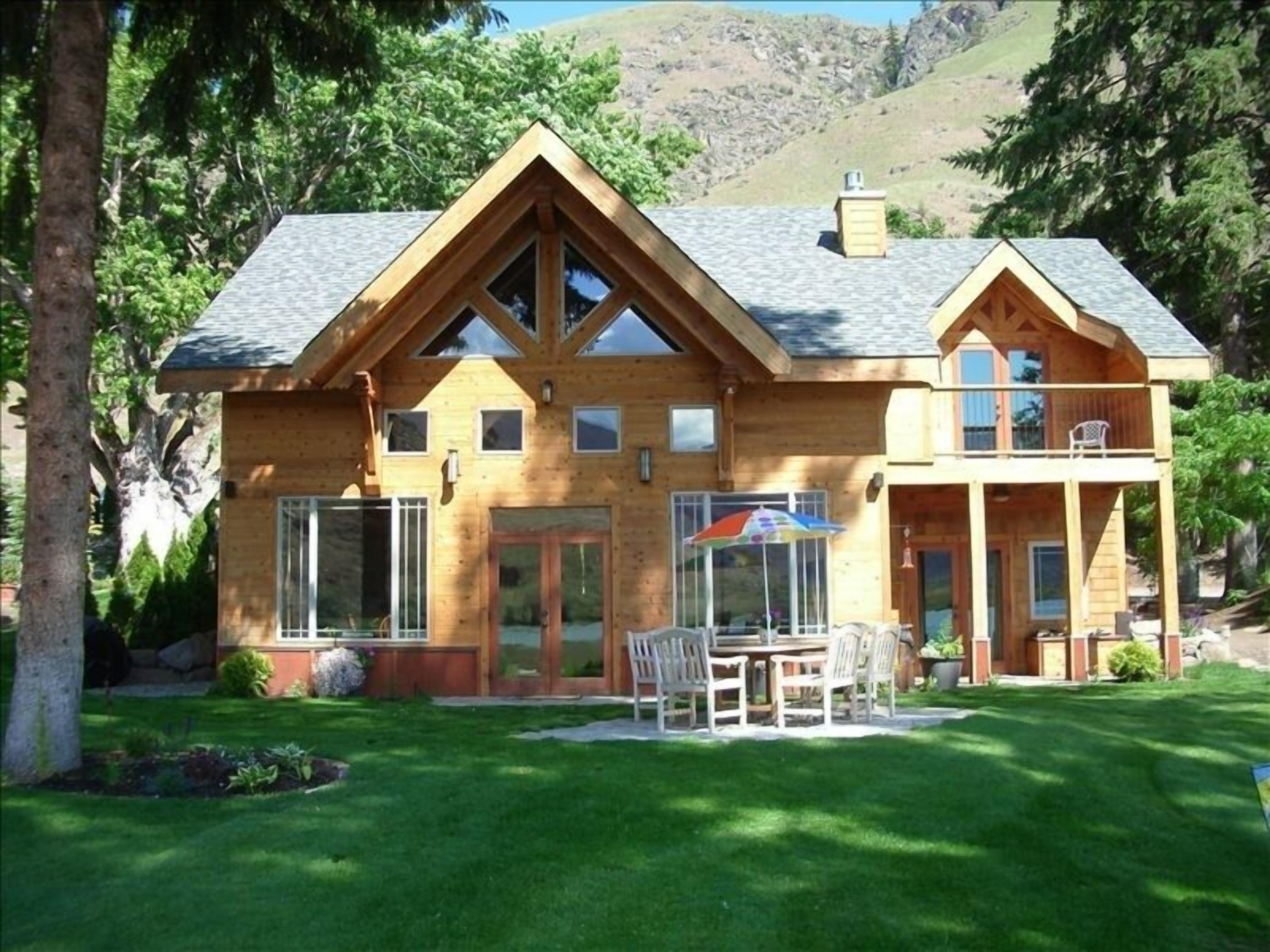 Lakeside Timber Frame Home On Columbia River Lake Entiat In