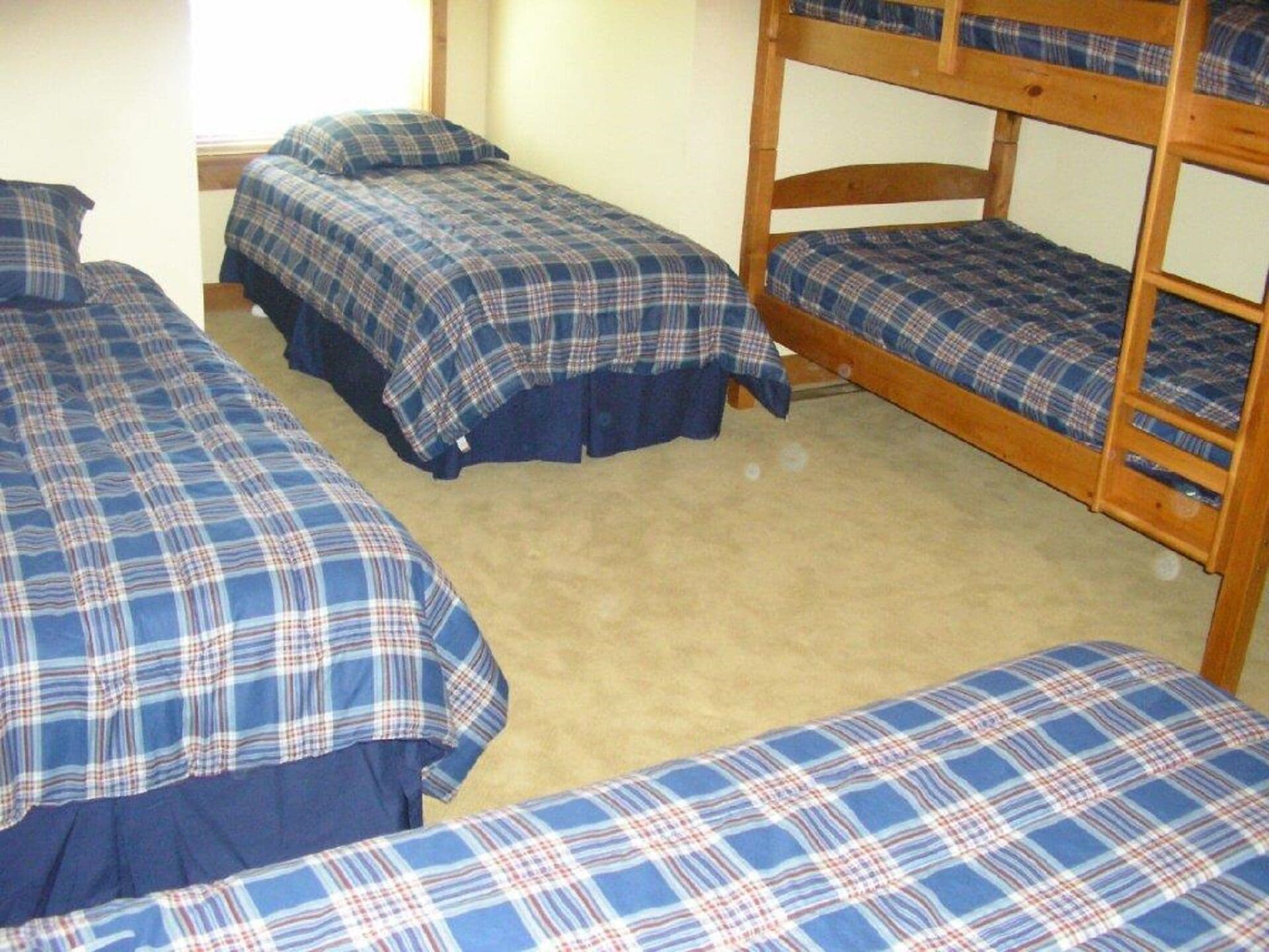 Premier Property! Beautiful Luxury Lake Home... Serendipity Lodge in Hudson, United States
