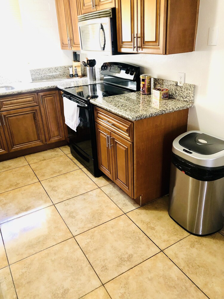 Apartment,3Bdr,Las Vegas,Strip,LVCC,Strat hotel,Convention center,family,SAFE,