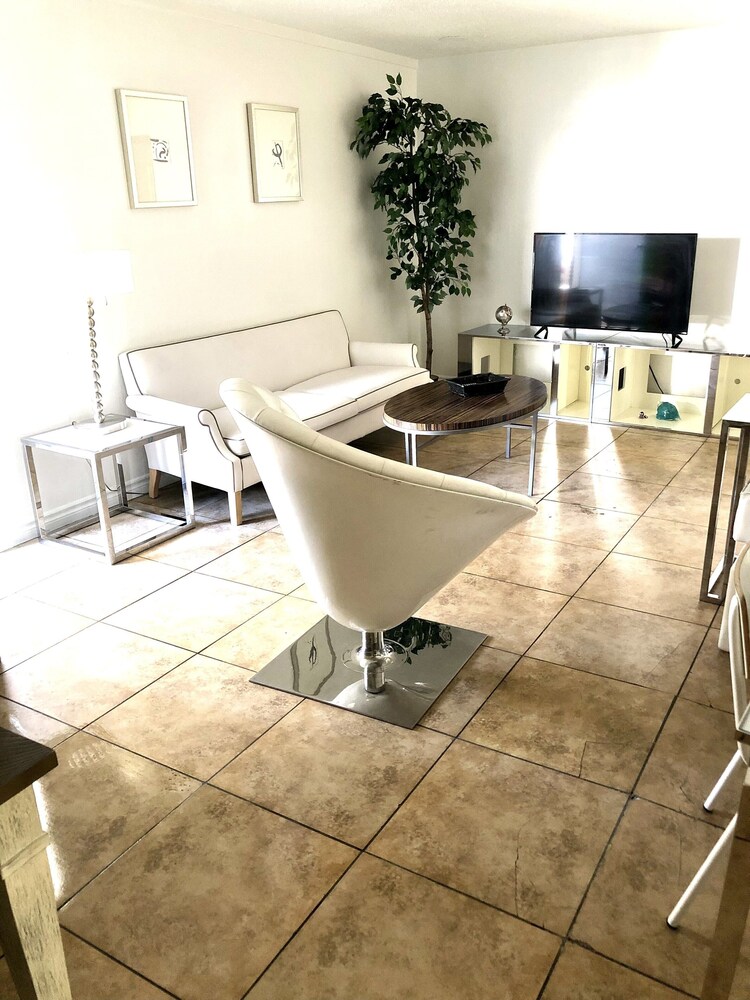 Apartment,3Bdr,Las Vegas,Strip,LVCC,Strat hotel,Convention center,family,SAFE,