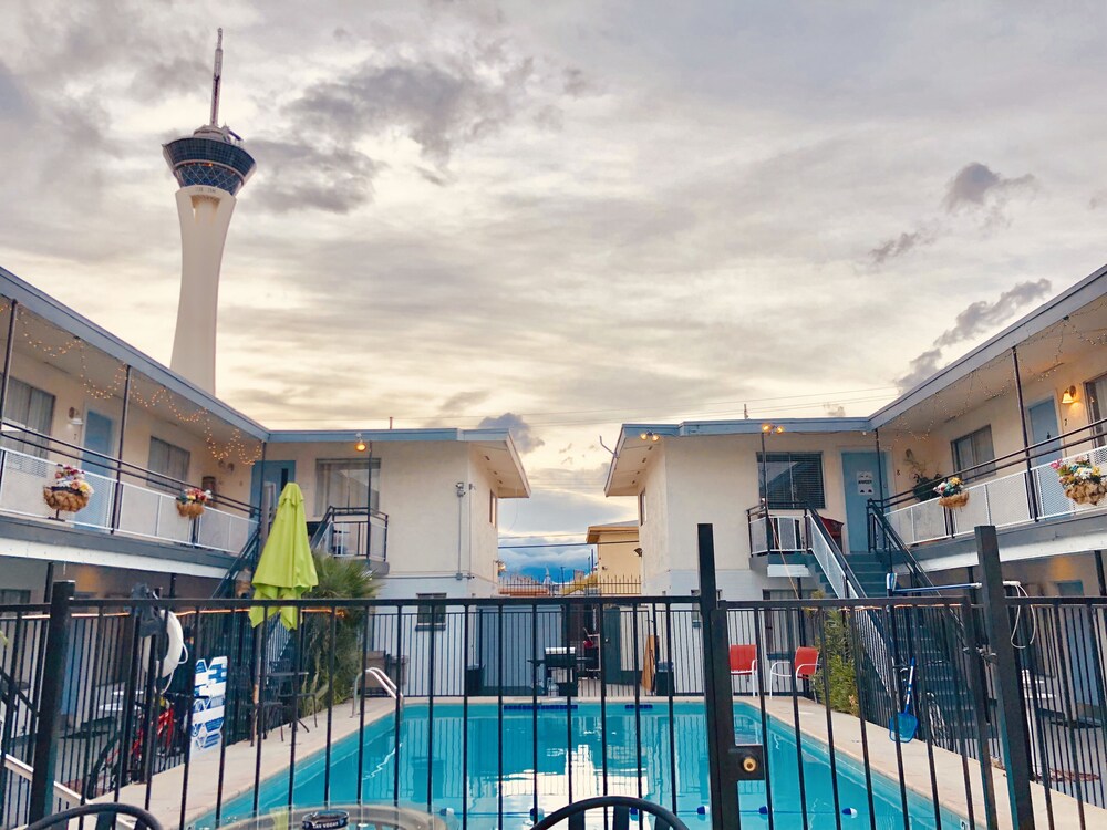 Apartment,3Bdr,Las Vegas,Strip,LVCC,Strat hotel,Convention center,family,SAFE,