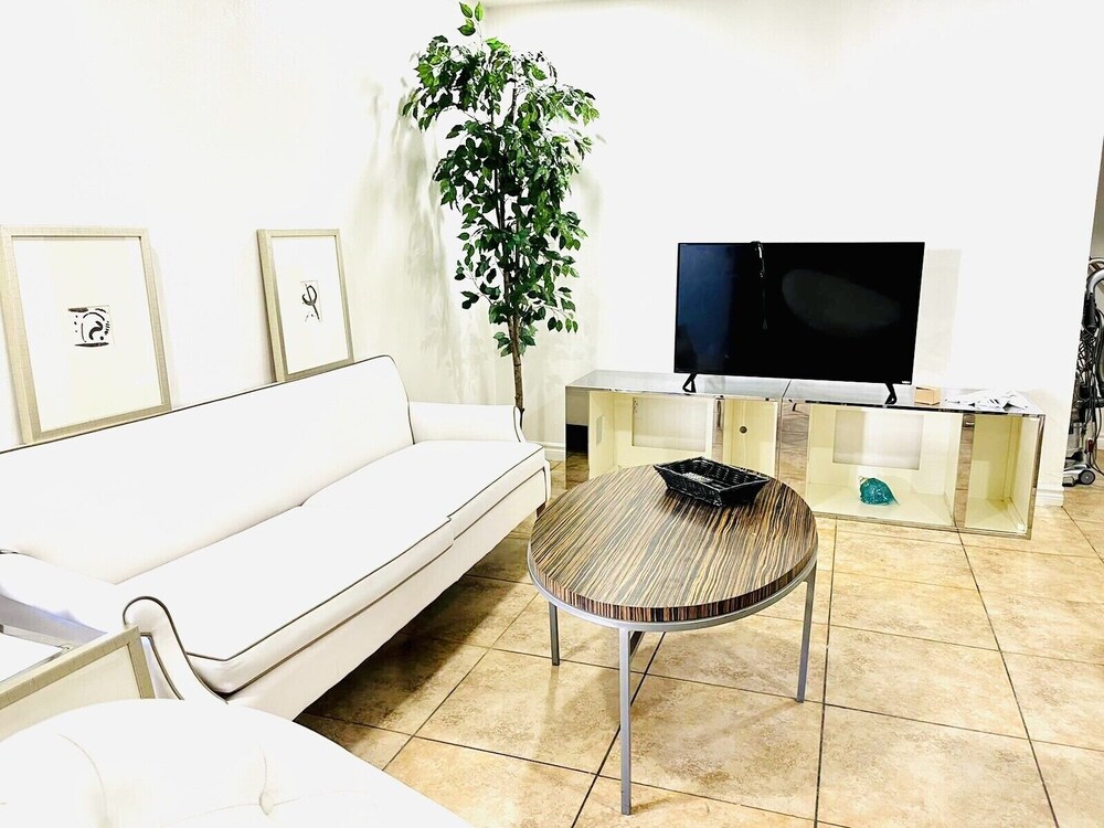 Apartment,3Bdr,Las Vegas,Strip,LVCC,Strat hotel,Convention center,family,SAFE,