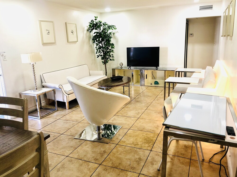 Apartment,3Bdr,Las Vegas,Strip,LVCC,Strat hotel,Convention center,family,SAFE,