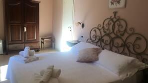 Minibar, una cassaforte in camera, una scrivania, tende oscuranti