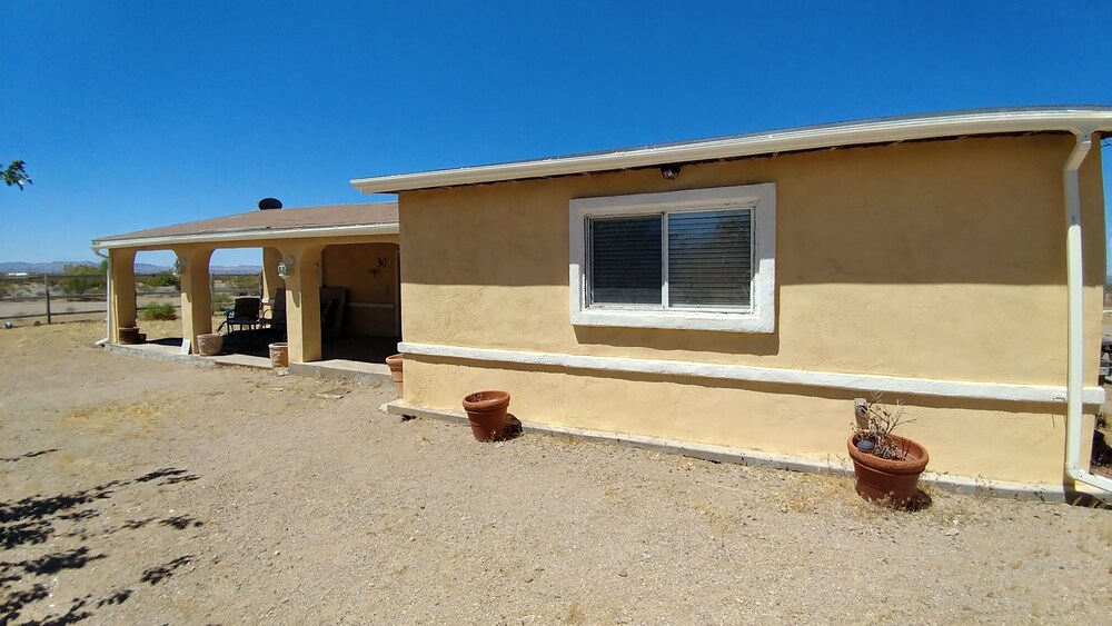 2bedroom desert oasis in Dolan Springs, Arizona trail to the Grand