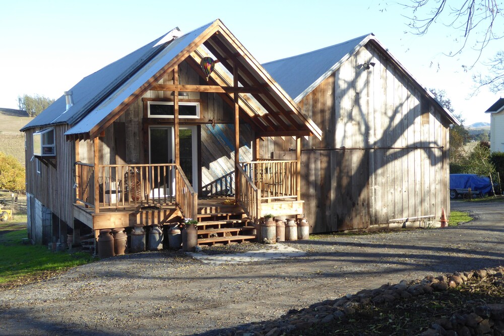 Spectacular Converted Barn on 260 Acres - Owl's House is the Place to Relax! in Petaluma, United States