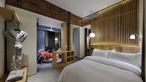 1 dormitorio, escritorio, cortinas opacas