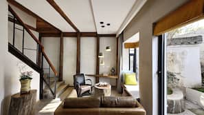 1 dormitorio, escritorio, cortinas opacas