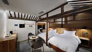 1 dormitorio, escritorio, cortinas opacas
