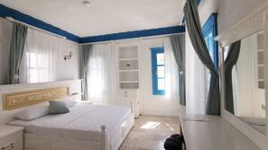 1 bedroom, premium bedding, minibar, desk