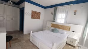 1 bedroom, premium bedding, minibar, desk