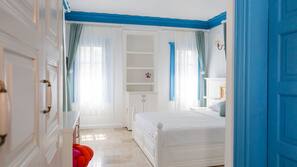 1 bedroom, premium bedding, minibar, desk