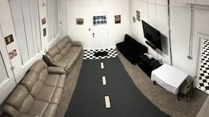 2 bedrooms, iron/ironing board, WiFi, linens