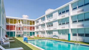 Seasonal outdoor pool, open 9:00 AM to 10:00 PM, sun loungers